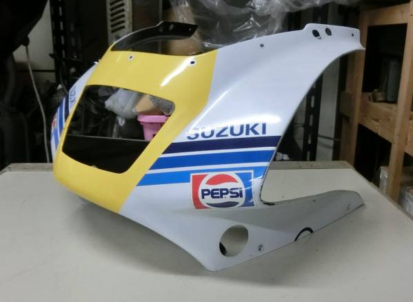 RGV250ΓーSP（VJ22A）純正シートカウル右側！ガンマ スズキ