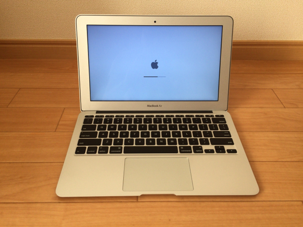 MacBook Air 11.6 CPU:1.6GHz SSD:128GB MC 968 J/A