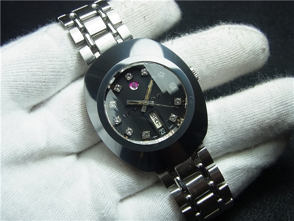 ７０年代ラドーダイヤスター黒文字盤超硬合金ケース自動巻き式★