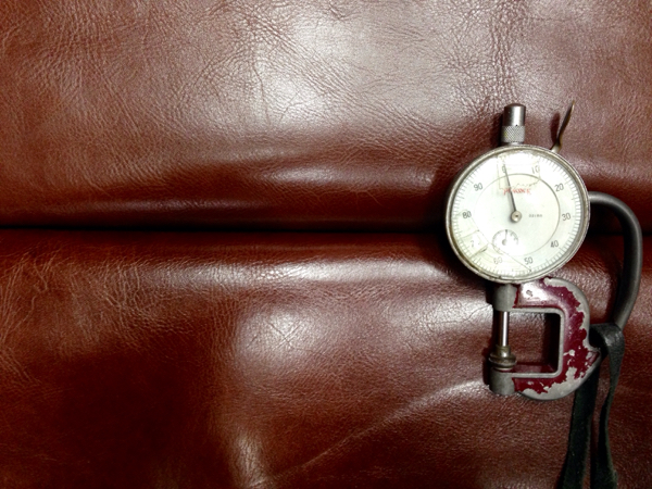 556□牛ヌメ革 シュリンク チョコブラウン 106ds 1.3㎜☆格安