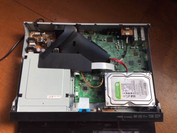 TOSHIBA　BDレコーダー　RD-BZ700 2011年製