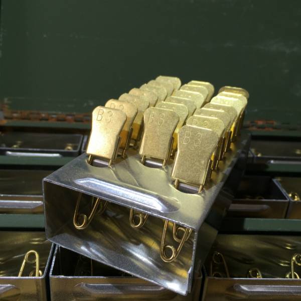 米軍放出品デッド真鍮製ランドリーピン安全ピン20個アンティーク