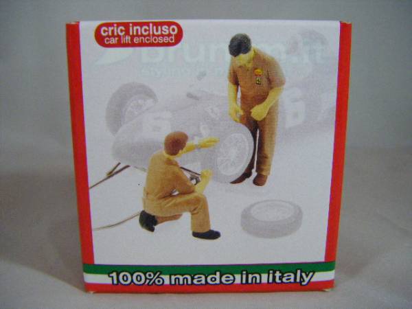 brumm F068 1/43 2人の整備員 スクーデリアフェラーリタイヤ交換