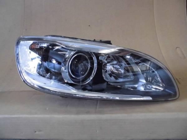 VOLVO V60 右ヘッドライト 31420111 バラスト付　ボルボ