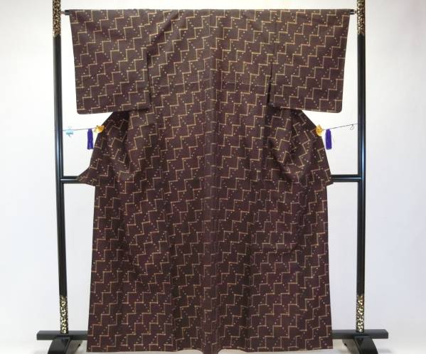 ＳＳお仕立て上がり正絹　紬　単衣　茶色地に絣柄