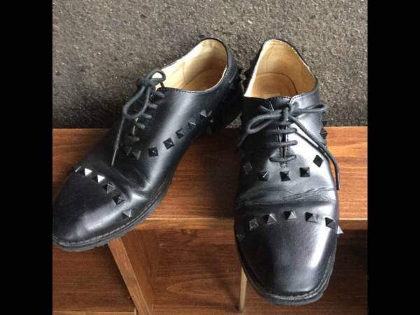 VALENTINO GARAVANI☆スタッズシューズ ブラックレザーにスタッズが