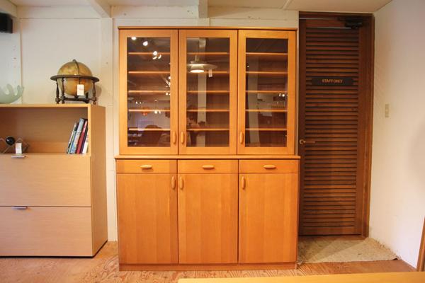 ◇飛騨産業 キツツキ クレセント ナラ材食器棚 カップボード 飛騨産業