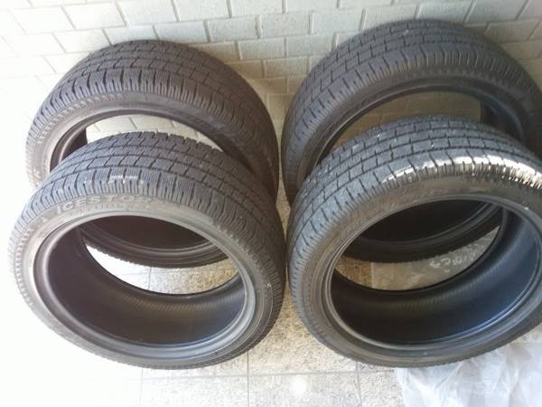 ピレリ　スタッドレスタイヤ　215/45R17　WINTER　ICESTORM中古