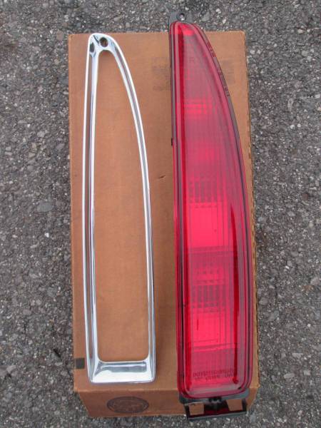 キャデラック ブロアム テールランプ&ベゼル 右 US テールレンズ