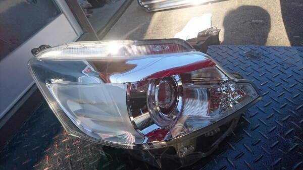 スペーシアカスタムMK32S右ヘッドランプユニット