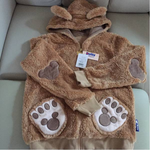 ダッフィーMsizeパーカー新品再販完売品！ラスト一点となります