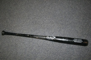 ヤクルトスワローズバレンティン 実使用直筆サイン入りバット！