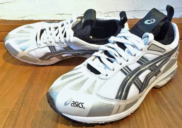 使用僅か美品!アシックスasicsスノーターサーSi雪道用☆25.0白