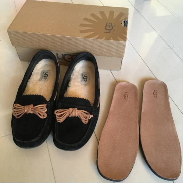 UGG MEENA モカシンシューズ ブラウン UGG MEENA モカシンシューズ