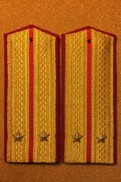 【ソ連】43年型 歩兵科中尉 将校用常勤・パレード肩章【ロシア】