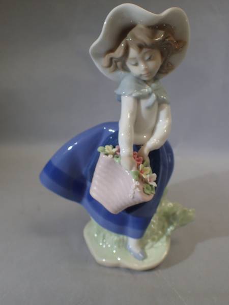 Lladro 磁器人形 花を持つ少女 リヤドロ/LLADRO 陶器人形【花を持った少女】 122219☆ リヤドロ