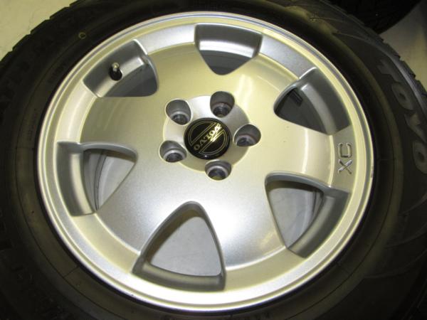ボルボXC70純正 7J-16 off+49 pcd108/5H スタッドレス付き4本