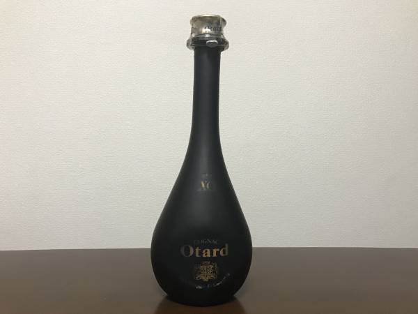 Otard XO Cognac St. Louis クリスタルボトル　未開封品 Otard XO オタール XO 750ml 未開封 箱なし Otard XO Cognac St. Louis