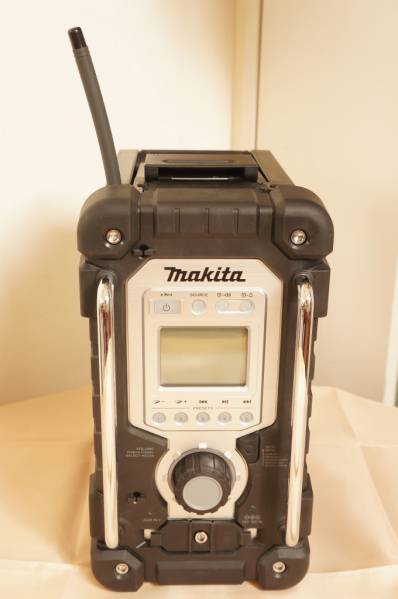 makita(マキタ)ラジオ MR103　美品　箱等すべて有り ☆即決 美品 Makita 現場ラジオ MR103 ☆即決美Makita現場ラジオMR103