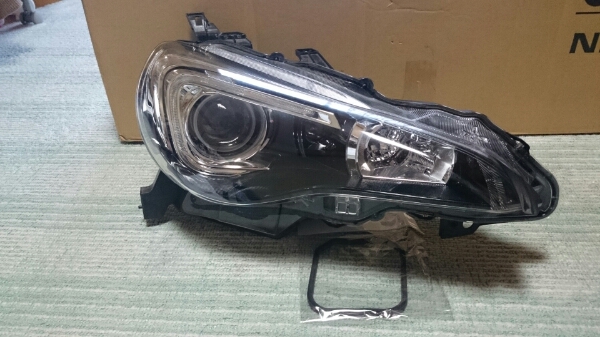 BRZ ZC6 純正 前期 キセノン ヘッドライト 右 HID 本体のみ