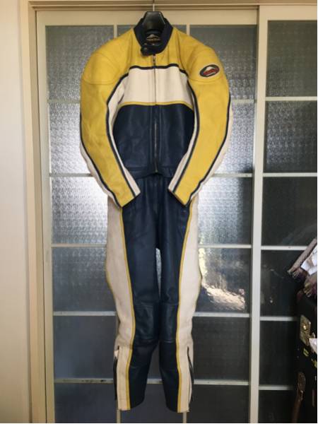 クシタニ セパレート 皮ツナギ