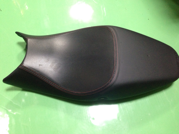 DUCATI モンスター696.796.1100.1100evo用カスタムシート DUCATI