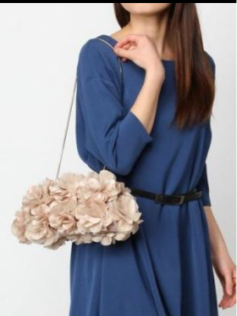 【美品】GRACE CONTINENTAL フラワーシェルクラッチ GRACE グレースコンチネンタル CONTINENTAL CONTINENTAL（グレース