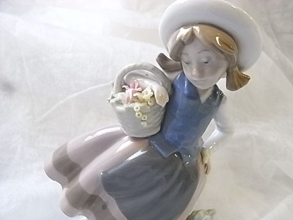 リヤドロ 花籠を持つ少女 (ロ リヤドロ 西洋陶磁 【公式通販】