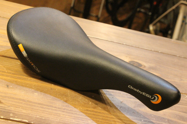 美品 One by ESU NARROW 30SPEED サドル ブラック