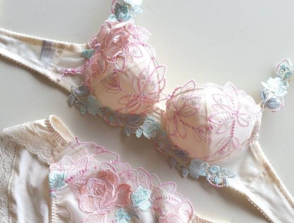 ワコール サルート 花火 F75+ショーツLサイズ P-upブラ CR　