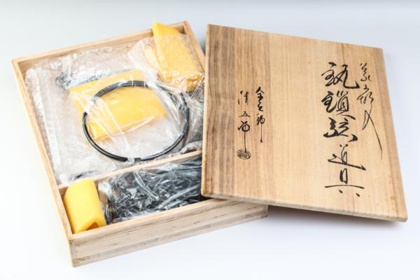 清玉郎 象嵌入 弦鎖釚 道具 共箱 1125g 東キ8-0124② 清玉郎 象嵌入 弦鎖釚 道具 共箱 1125g 東キ8-0124②