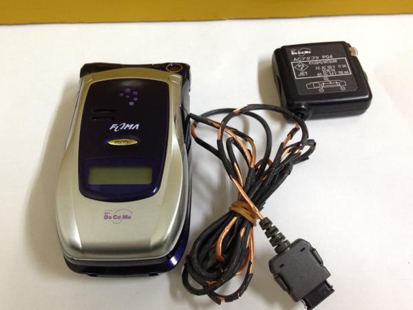 NTT 842☆中古 ジャンク docomo P2101V ブルー ゴールド ドコモ