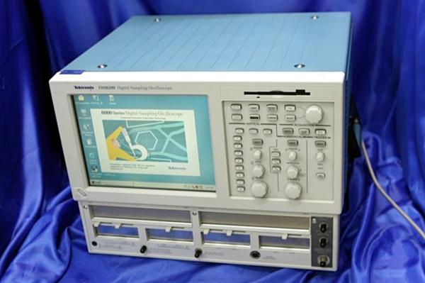 Tektronicsテクトロニクス デジタルサンプリングオシロスコープ