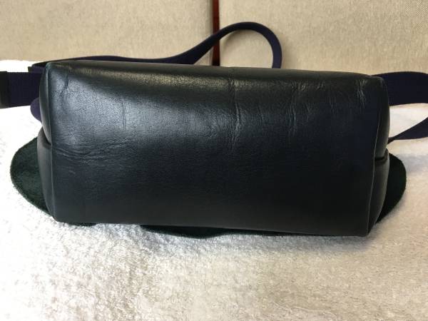 メッセンジャーバッグ(Uni&co.) ユニアンドコー DARK NAVY （XS) 美品