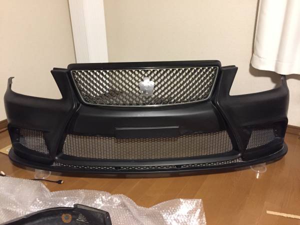 18クラウン スピンドル フロントエアロバンパー　新品未使用　送料格安　全国5000円