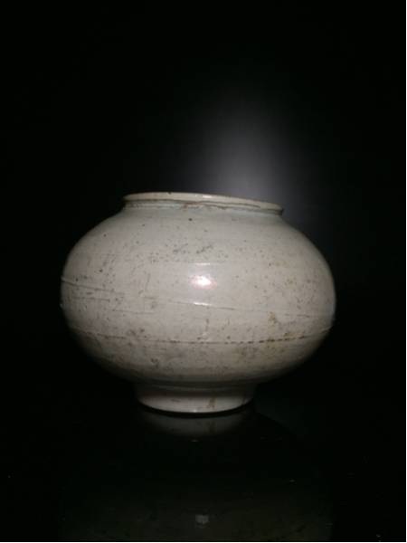 白磁 李朝 | 満月壷（タルハンアリ） 入蘆花（ロカニイル） - 提灯壺