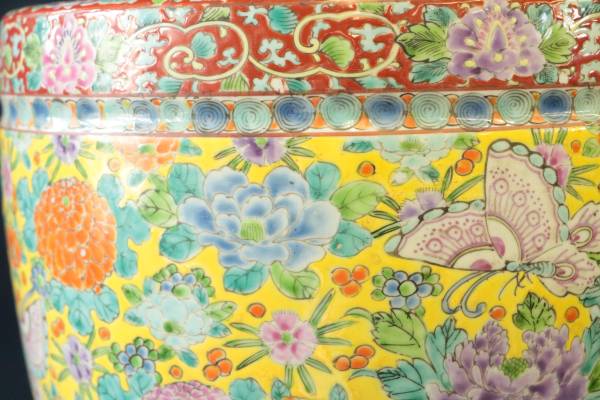 中国陶器 【粉彩十金手花蝶図火鉢一対】(清)｜売買されたオークション