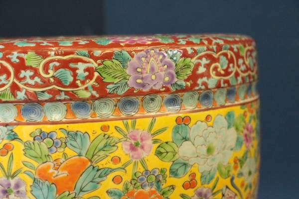 中国陶器 【粉彩十金手花蝶図火鉢一対】(清)｜売買されたオークション