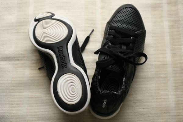 美品リーボックイージートーン24黒Reebok