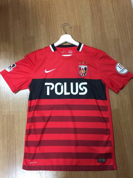 浦和レッズ ２０１６ ホームユニフォーム 一度着用 ｌサイズ 正規品 ナイキ製 ドライフィット Jリーグ 売買されたオークション情報 Yahooの商品情報をアーカイブ公開 オークファン Aucfan Com
