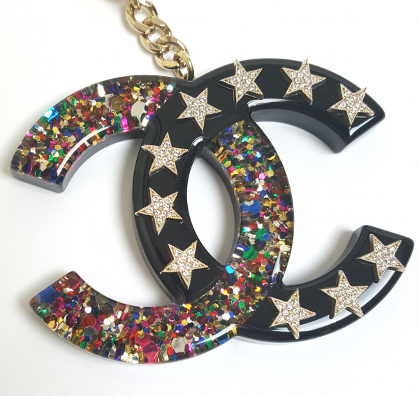 CHANEL 希少ココマーク　スマホ　ストラップ　キーホルダーチェーン　レッド CHANEL 希少ココマーク スマホ ストラップ キーホルダーチェーン