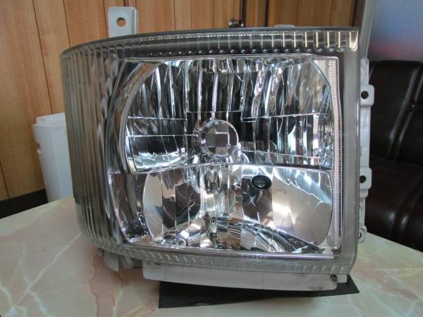 割れ無し　いすゞ ギガ フォワード エルフ　純正 HID ヘッドライト 右 エルフ、フォワード用 純正HIDヘッドライト 右 ライト いすゞ用