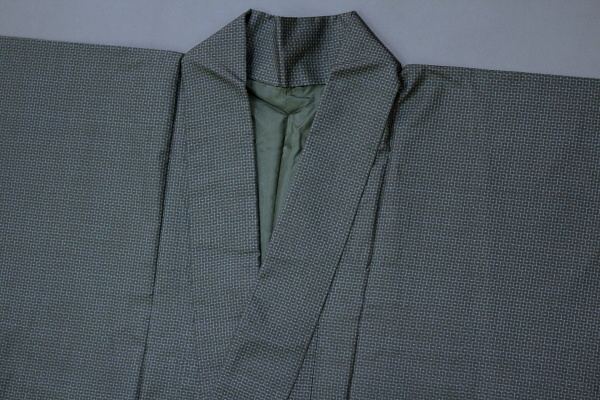 白粋苑：５Ｅ　中古品正絹男物本場大島紬アンサンブル緑亀甲長襦袢付