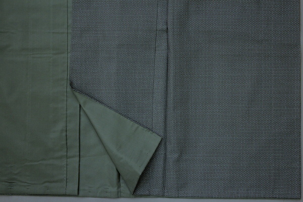 白粋苑：５Ｅ　中古品正絹男物本場大島紬アンサンブル緑亀甲長襦袢付