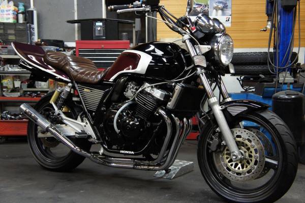 CB400SF 大人気絶版車CBX400FのスタイルをCB400SFで再現！ドレミ 