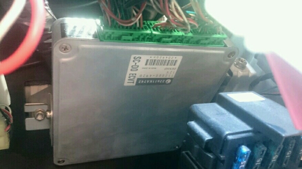 ヴィヴィオ RX-R ECU SUBARU KK4 VIVIO エンジン ECUのICソケット