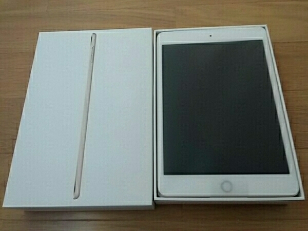 iPad mini4 128GB大容量 wifi silver 美品 箱付き AC付属 美品 iPad