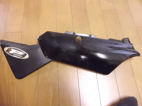 YAMAHA TDR250 サイドカバー　サイドカウル　左