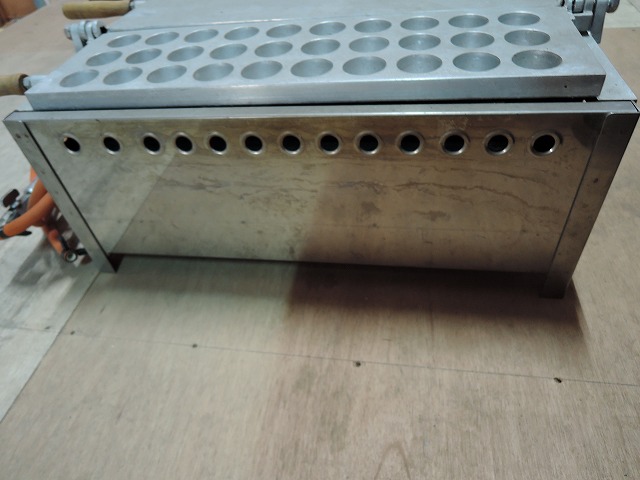メーカー/型式不明 業務用 60穴 30穴×2 半自動たこ焼き器 釣り鐘 メーカー/型式不明 業務用 60穴 30穴×2 半自動たこ焼き器 釣り鐘