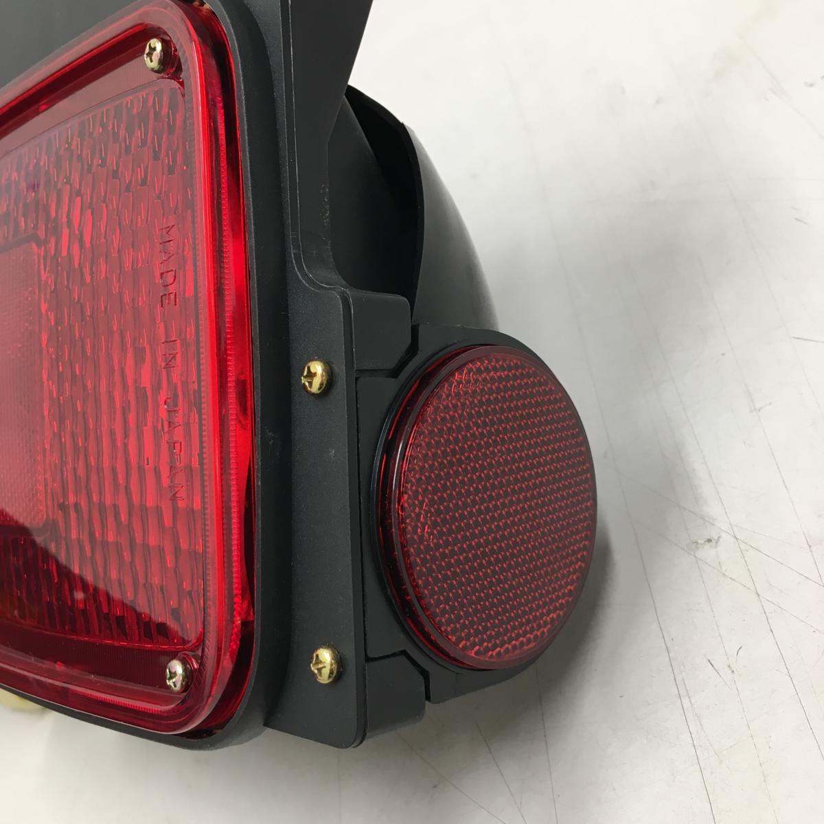角型3連テールランプ トラック 『汎用テールランプ 左右セット』 4t 